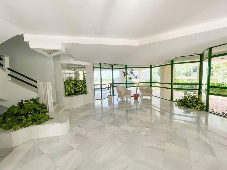 Seafront Apartment With Direct Access To The Beach Torremolinos Exterior photo