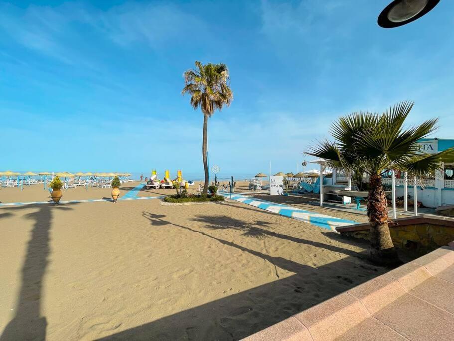 Seafront Apartment With Direct Access To The Beach Torremolinos Exterior photo
