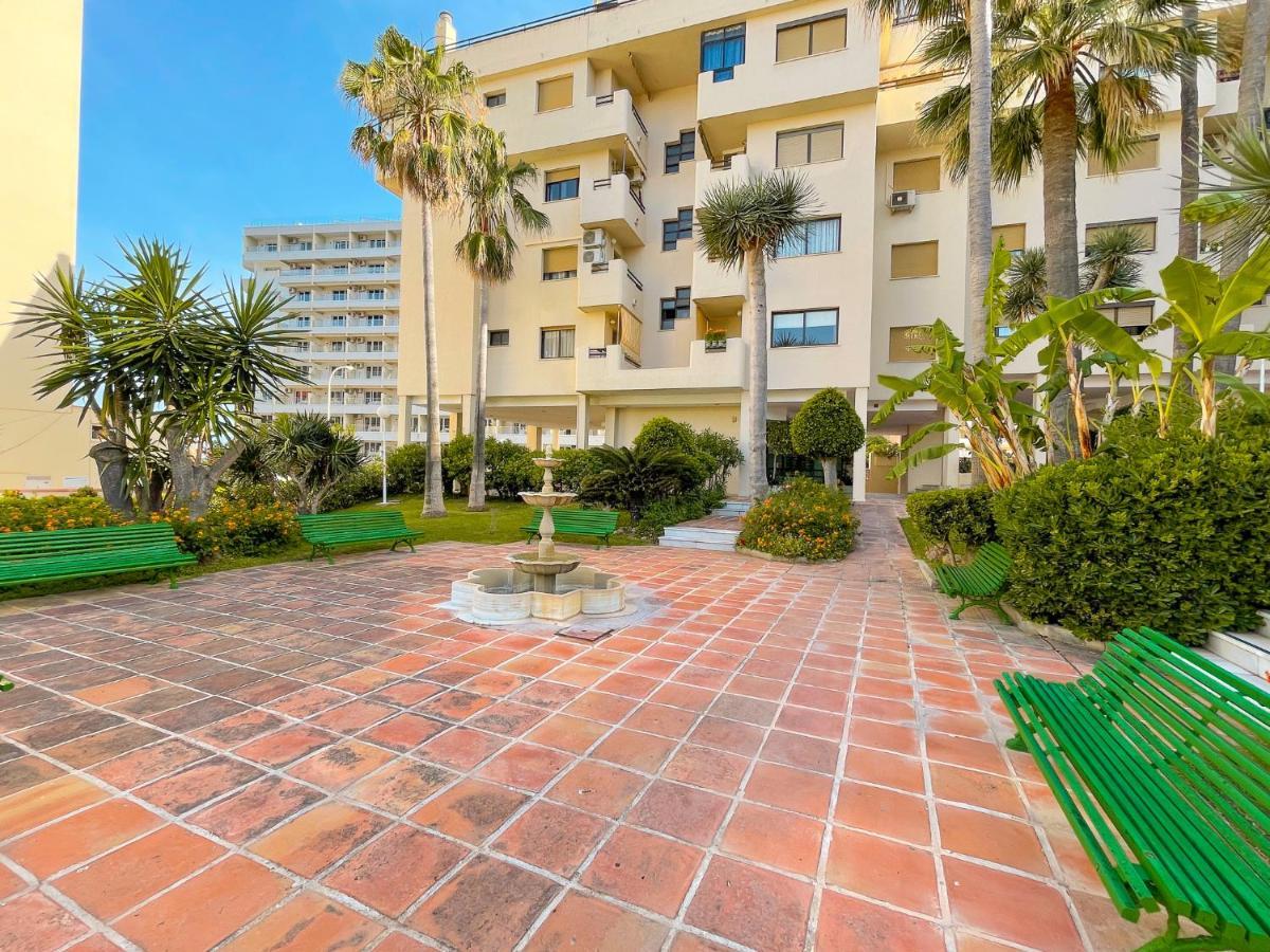Seafront Apartment With Direct Access To The Beach Torremolinos Exterior photo
